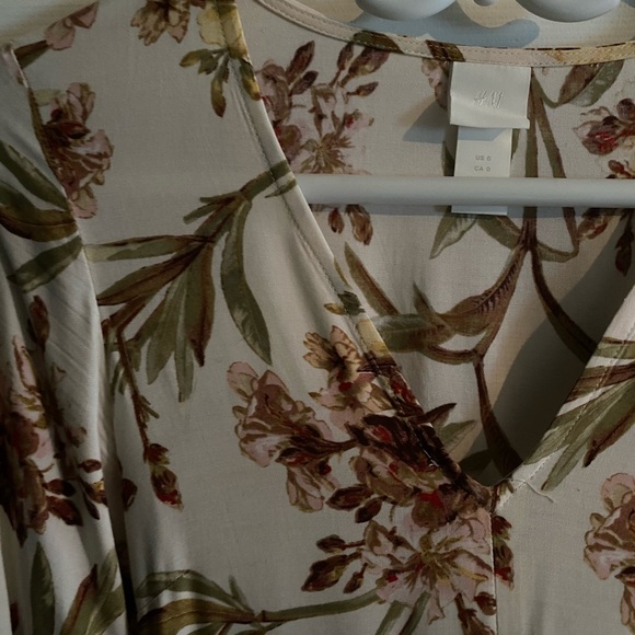 H&M Floral Long Sleeve Dress - Size 0 - Picture 5 of 5